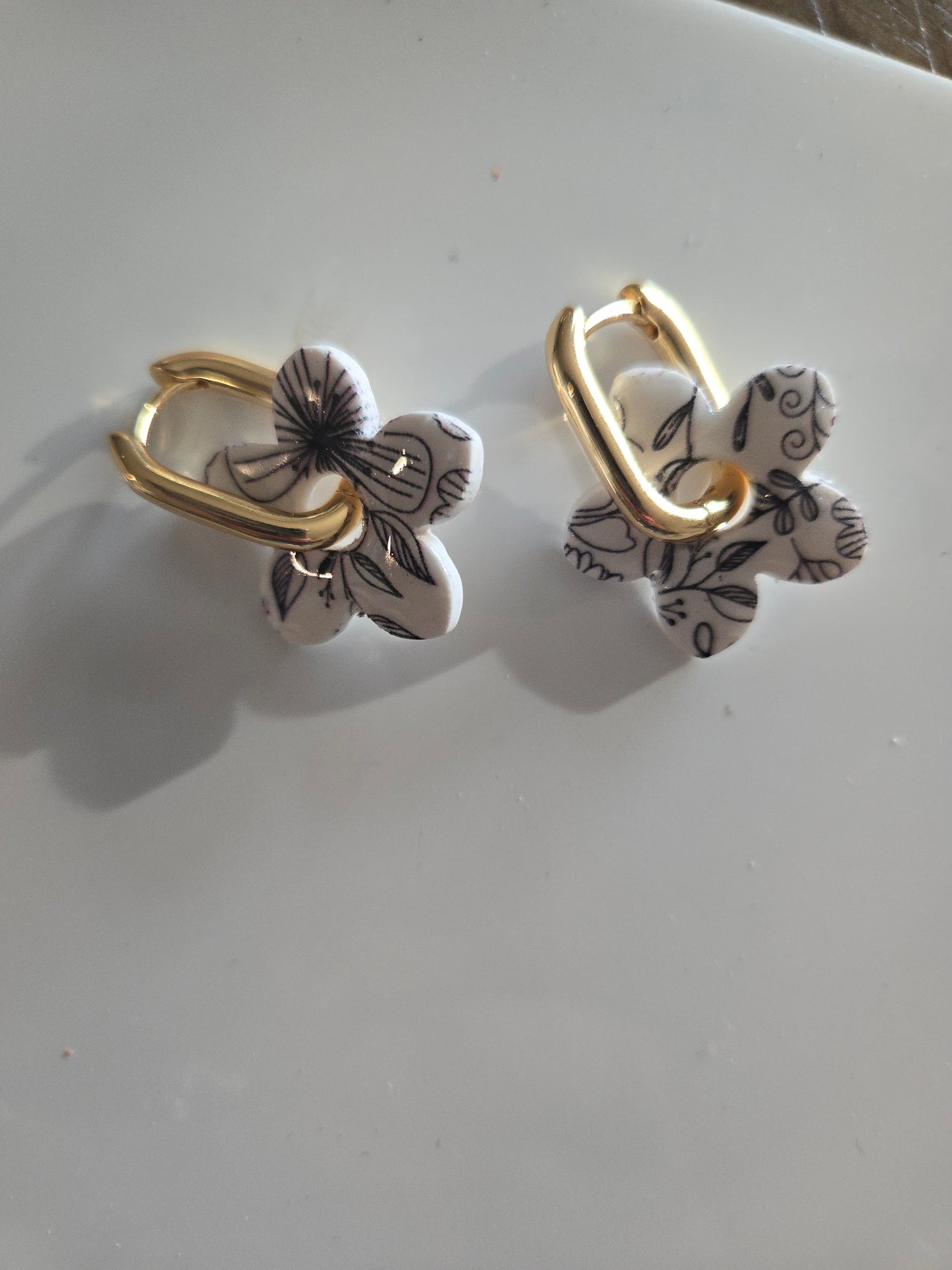 Interchangeable hoop earrings