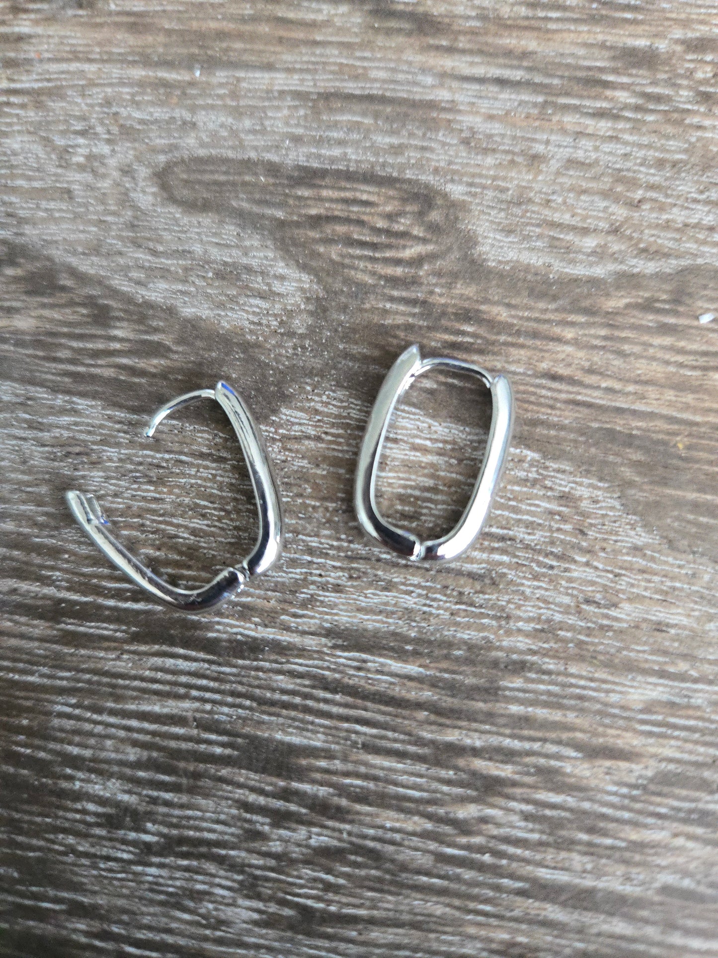 Interchangeable hoop earrings