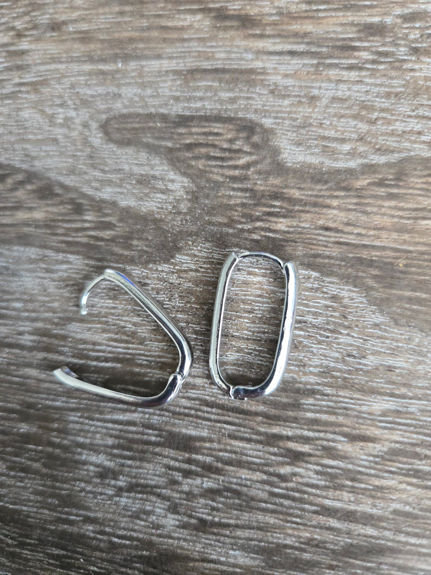 Interchangeable hoop earrings