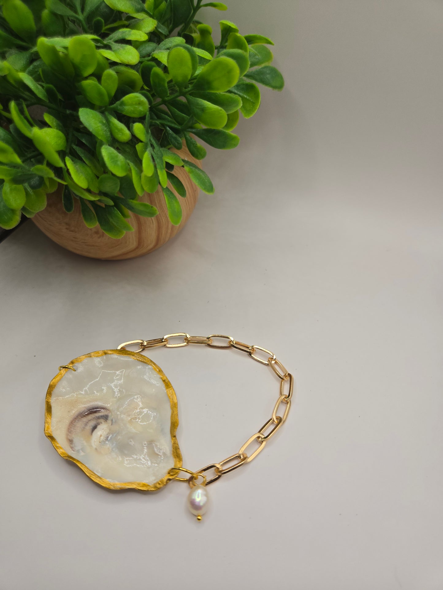 Oyster gold plated bracelet
