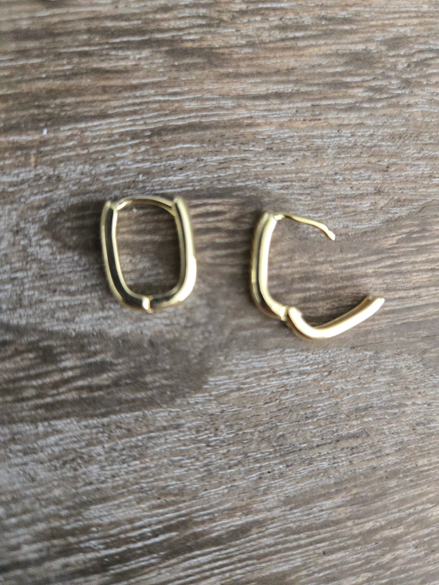 Interchangeable hoop earrings