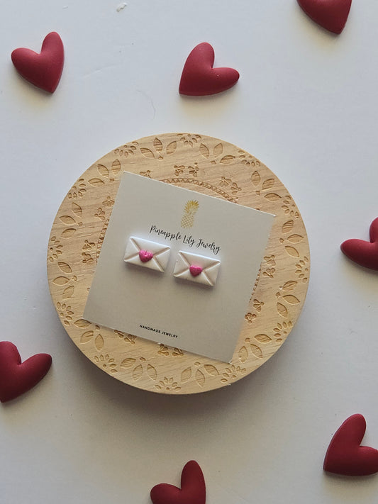 Love envelope studs/dark pink hearts💌