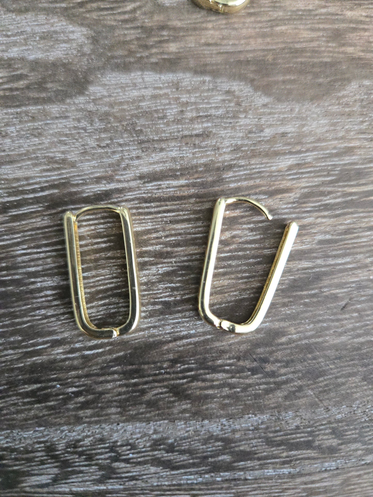 Interchangeable hoop earrings