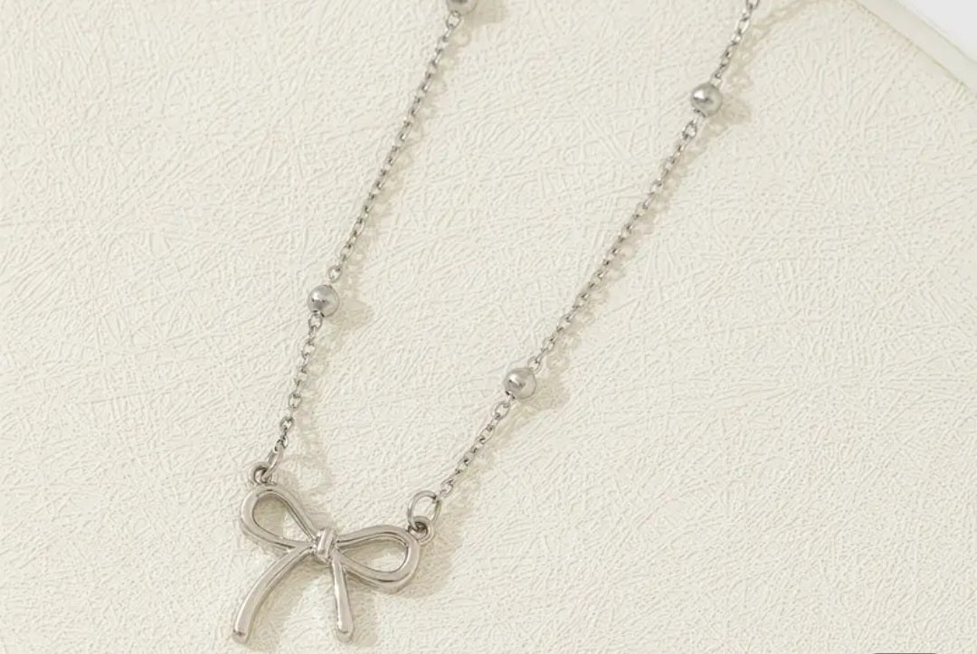 Bow necklaces