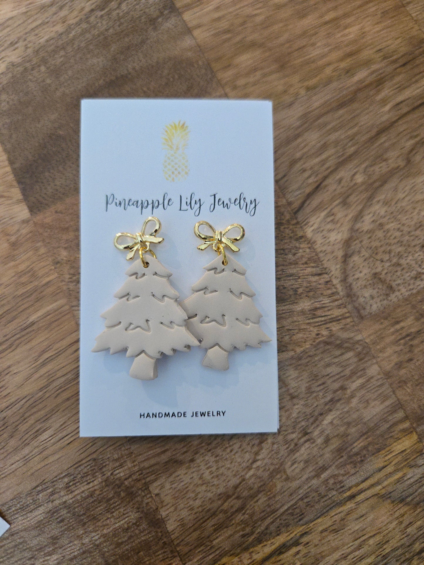 Boho Christmas tree with bow posts