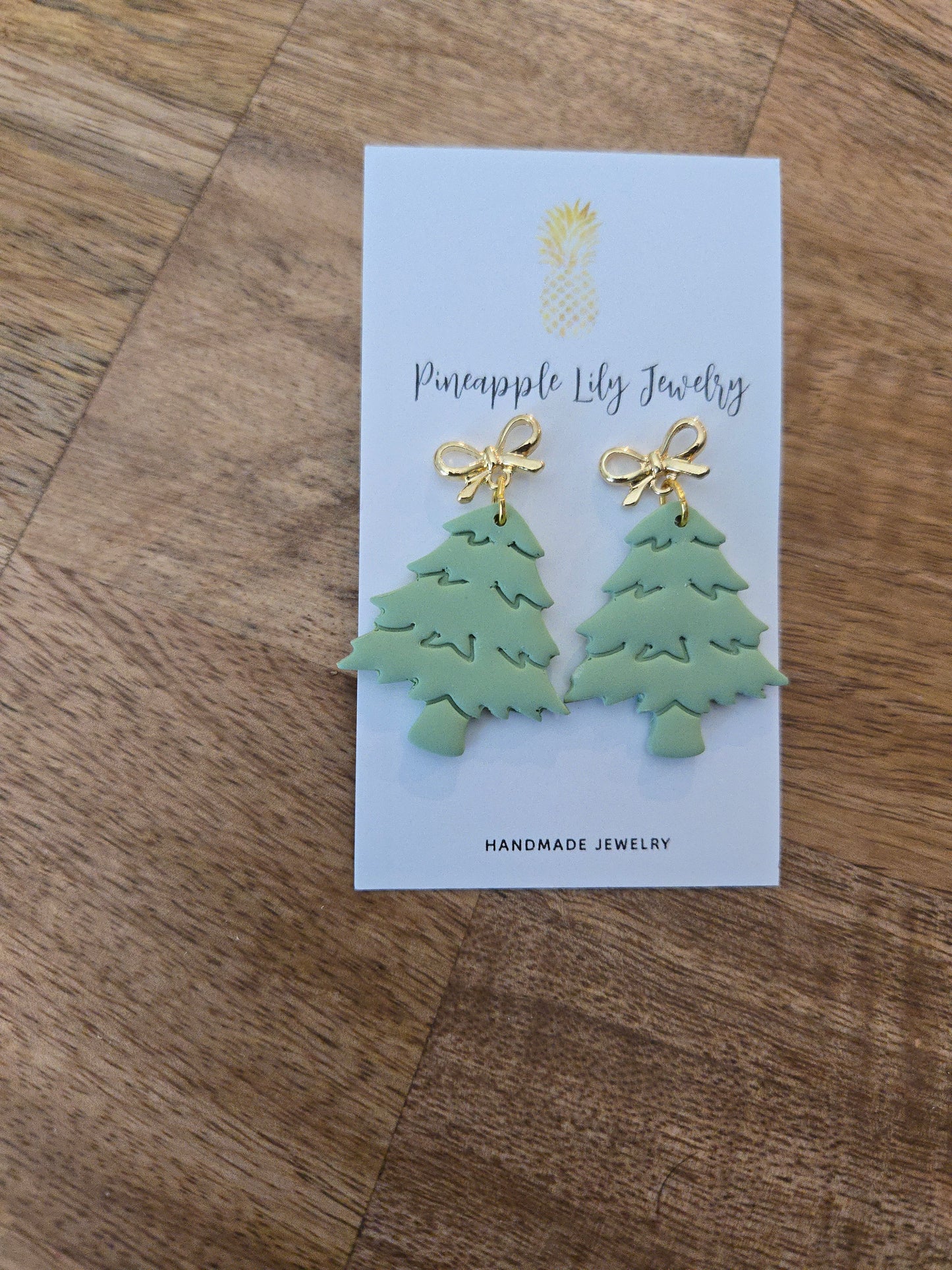 Boho Christmas tree with bow posts