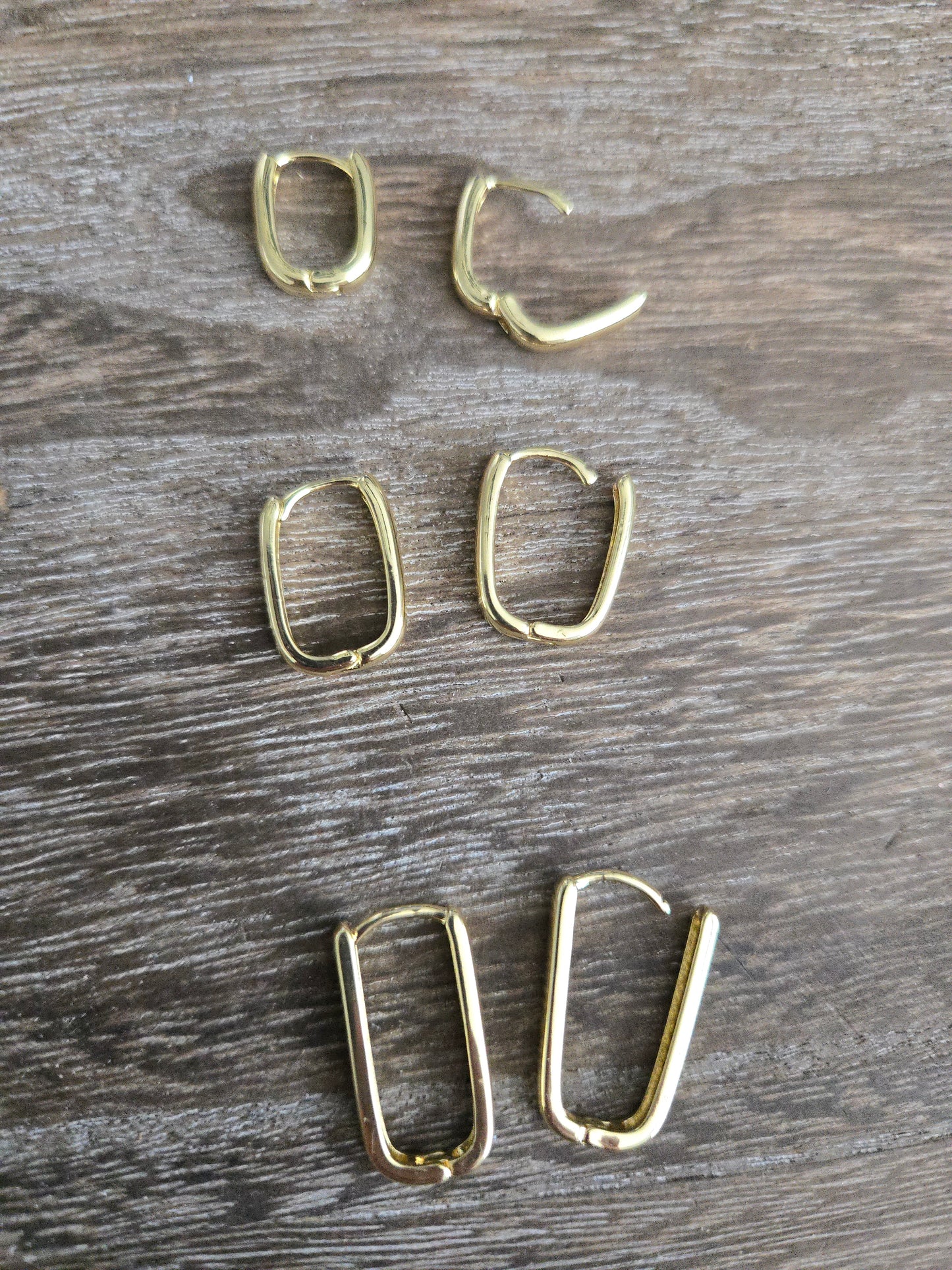 Interchangeable hoop earrings