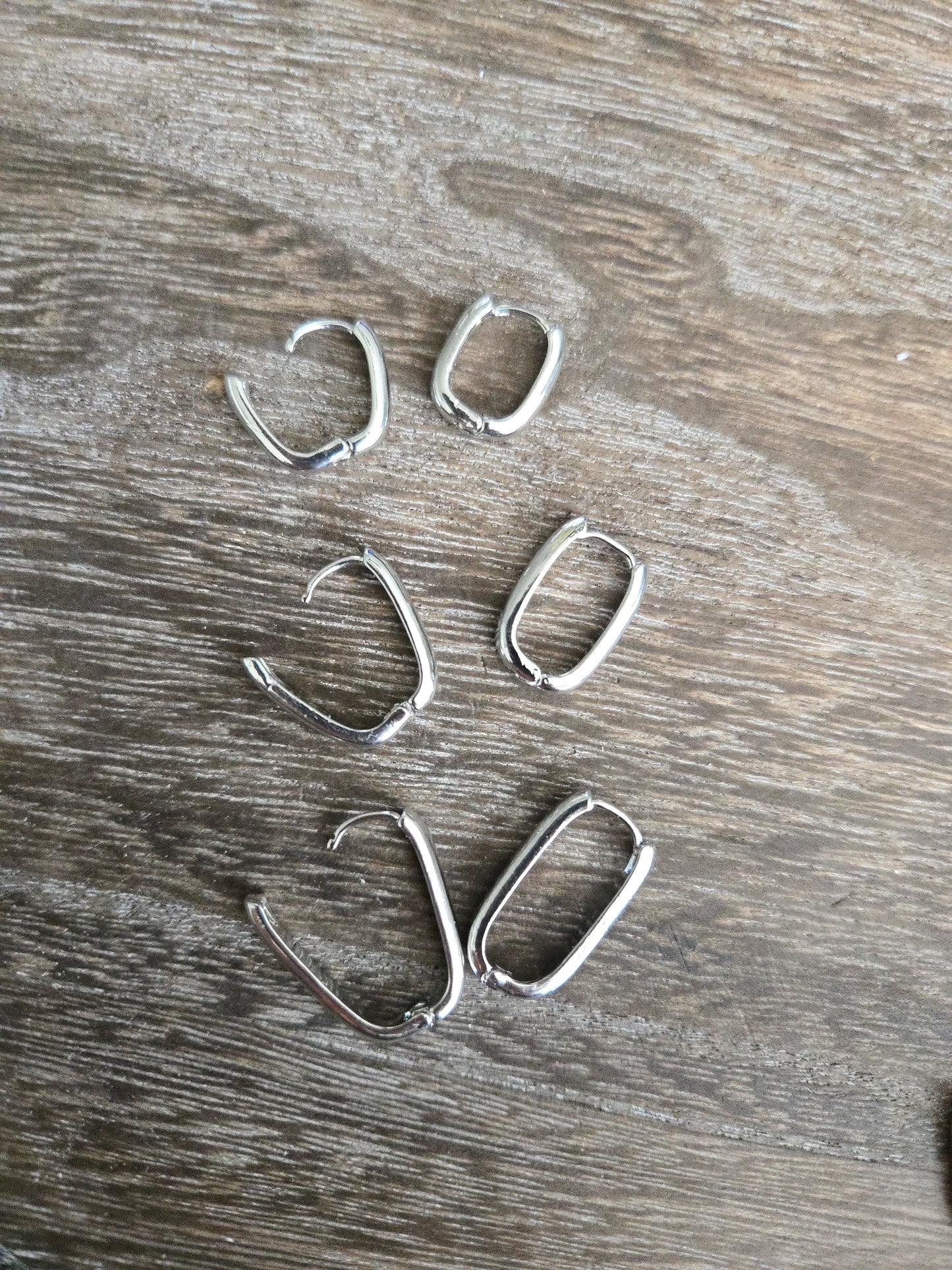 Interchangeable hoop earrings