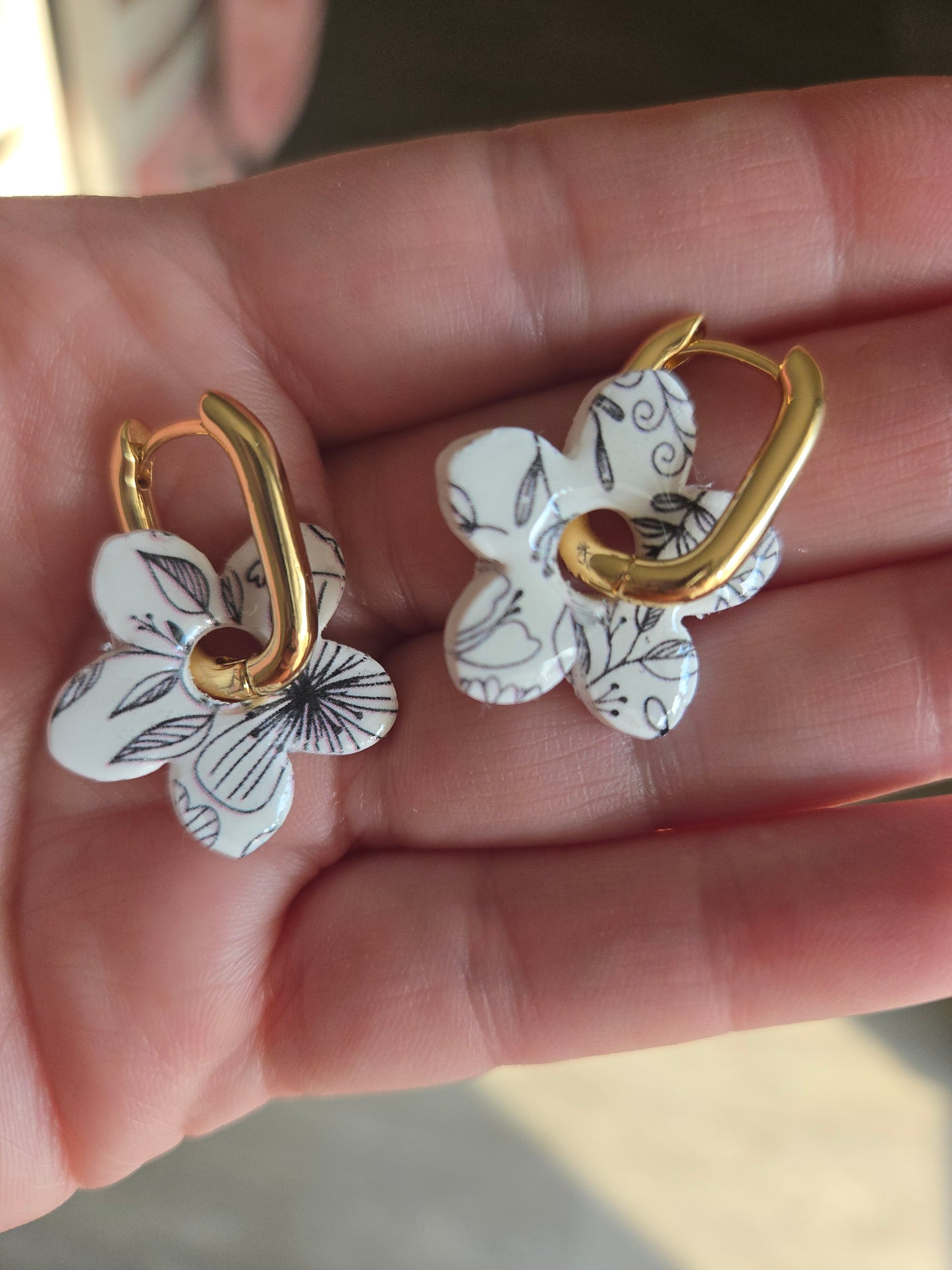 Interchangeable hoop earrings