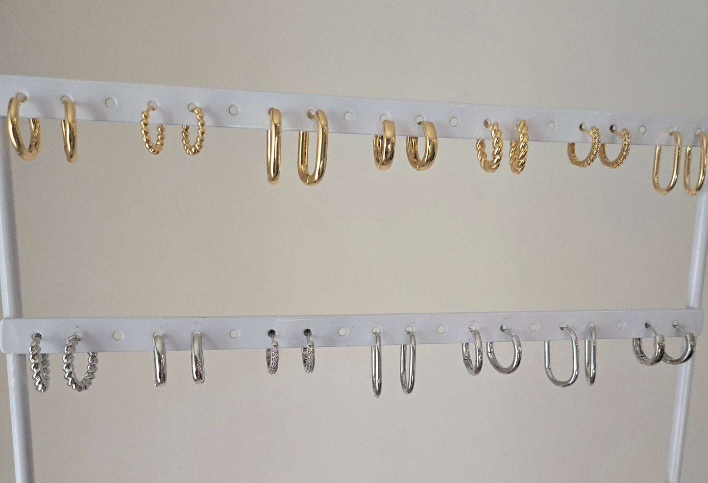 Interchangeable hoop earrings